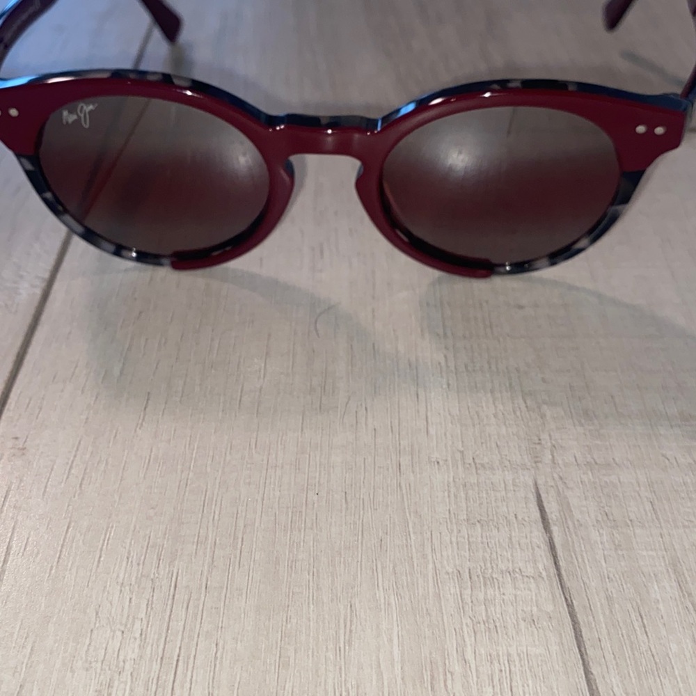 Maui Jim Upside Down Falls Burgundy - Picture 7 of 7